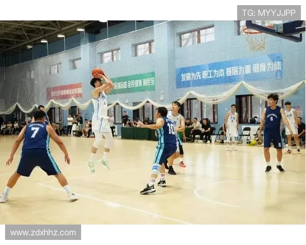 以篮球为纽带探索团队合作与青春拼搏精神的力量