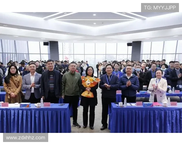 广州羽毛球队团队协作创新之路:热议背后的变革与挑战 广州羽毛球队团队协作创新之路:热议背后的变革与挑战