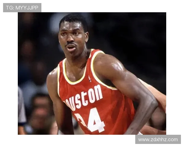 哈基姆·奥拉朱旺：从篮球巨星到篮球哲学家，探索他辉煌与智慧的背后